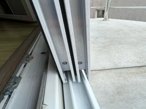 Sürme sineklik ray ve kanat detayı